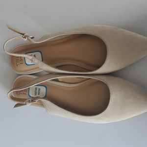 Time and Tru Women's Flats, size 8 wide, never worn!